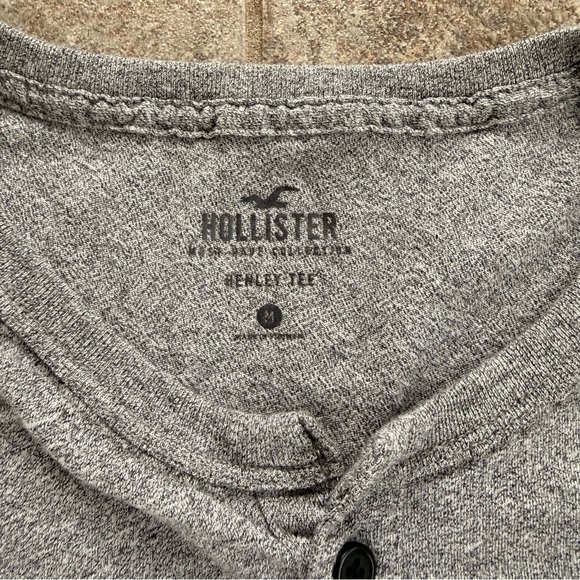 Hollister Gray Henley T-Shirt Men’s Medium - Picture 2 of 5